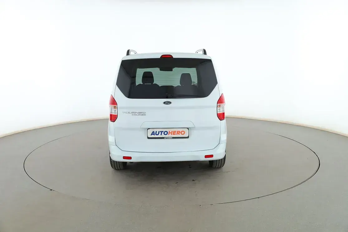 Usado Ford Tourneo Courier Trend 100 CV (73 kW) 2019 Blanco Monovolumen