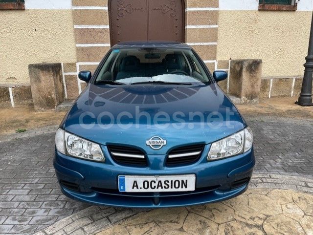 Usado Nissan Almera Pack 98 CV (72 kW) 2002 Azul Berlina