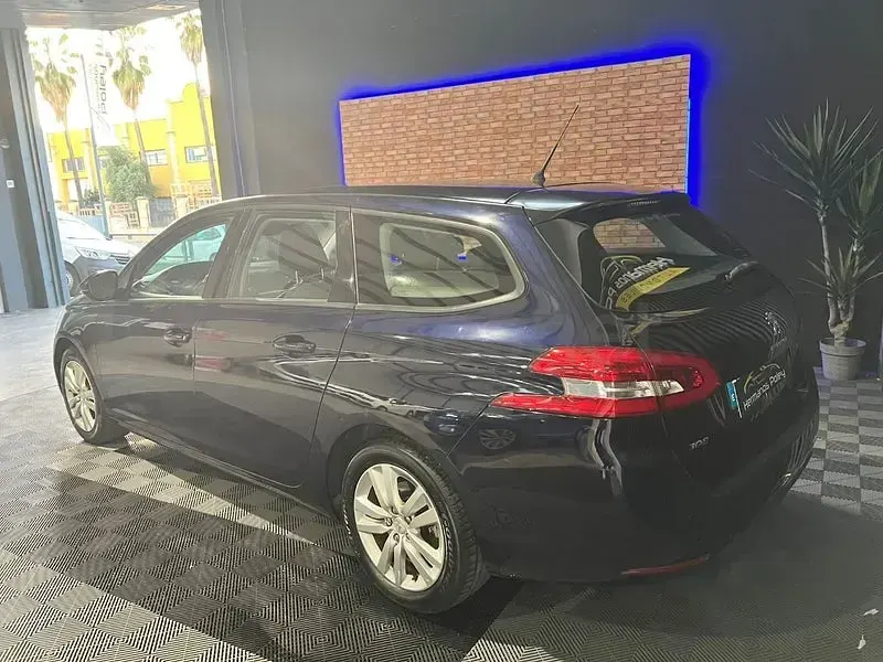 Usado Peugeot 308 SW Active 115 CV (84 kW) 2015 Azul Familiar