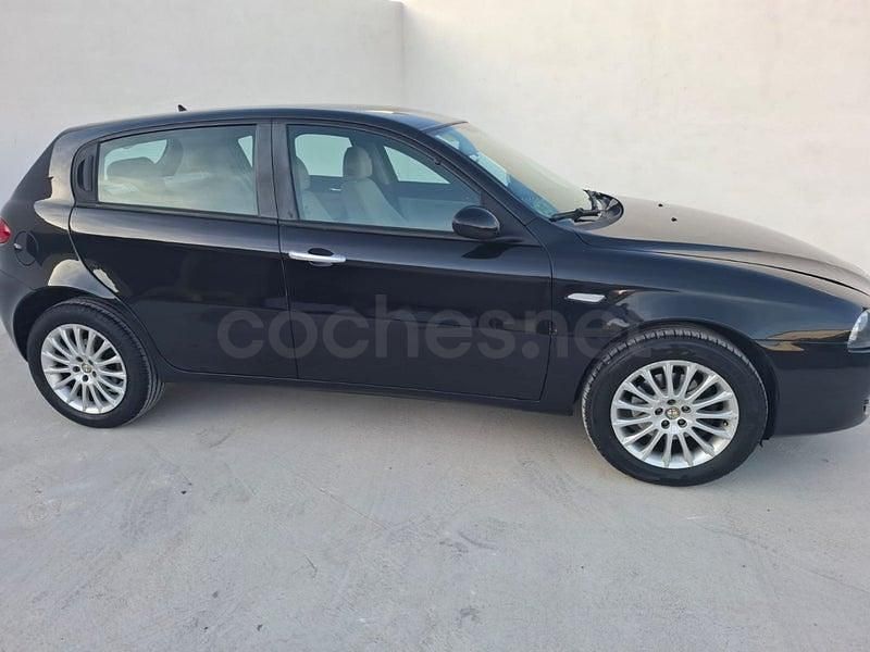 Usado Alfa Romeo 147 Progression 120 CV (88 kW) 2009 Negro Utilitario