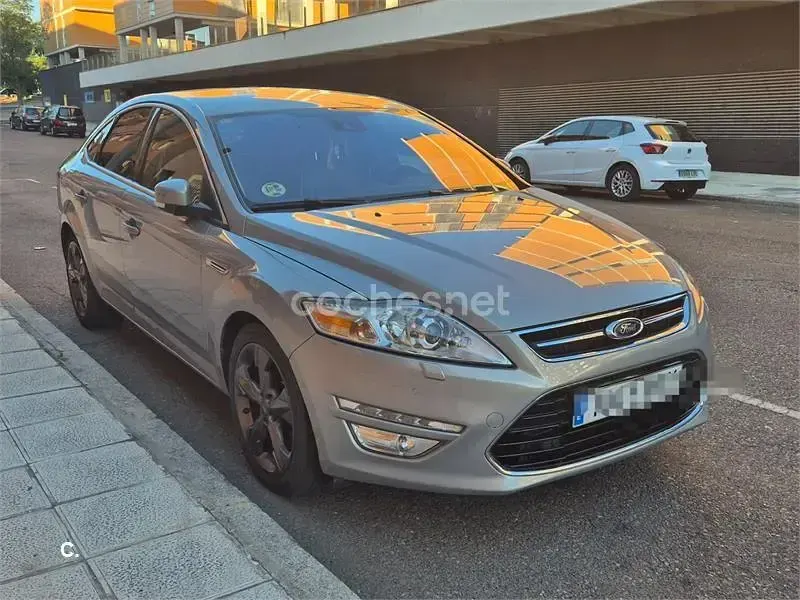 Usado Ford Mondeo Titanium 163 CV (119 kW) 2011 Gris / plata Berlina