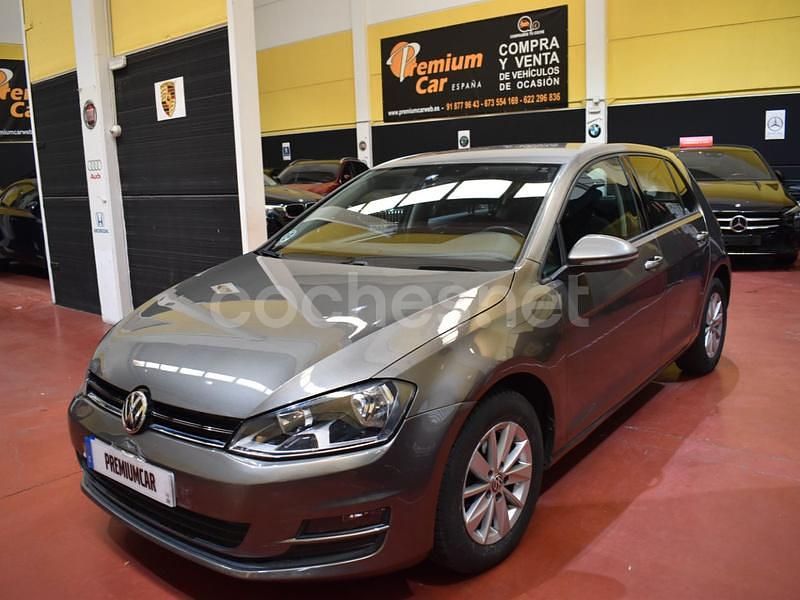 Gris / plata Usado 2014 VW Golf Advance Berlina | 7990 € (Buen precio) - Imagen 1/4
