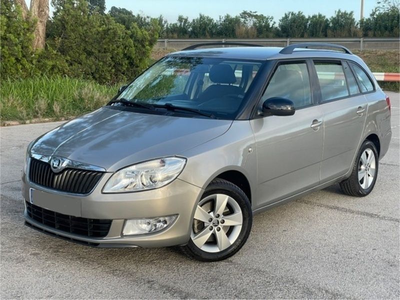 Beige Usado 2013 Skoda Fabia Elegance Familiar | 9499 € (Caro) - Imagen 1/4