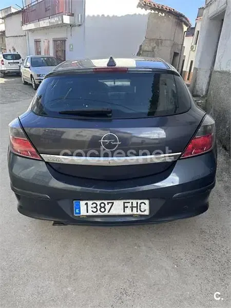 Usado Opel Astra GTC Sport 120 CV (88 kW) 2006 Negro Berlina