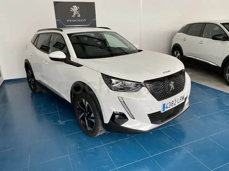 Usado Peugeot 2008 Allure 130 CV (95 kW) 2021 Blanco SUV