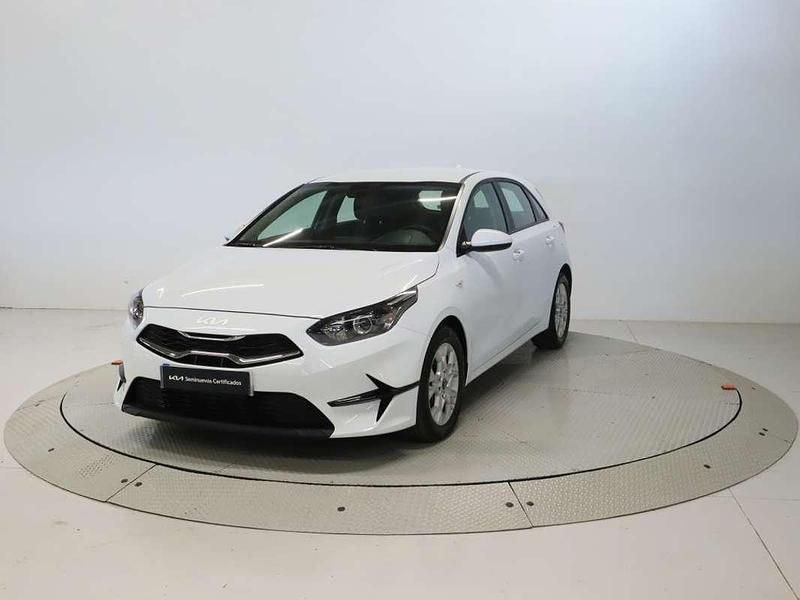Blanco Usado 2023 Kia Ceed Utilitario | 16.625 € (Buen precio) - Imagen 1/4