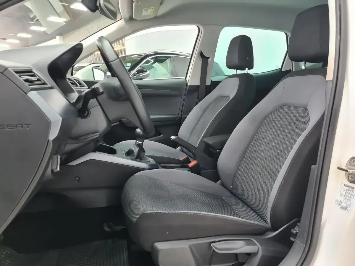 Używany Seat Arona Style 95 KM (69 kW) 2019 Biały SUV