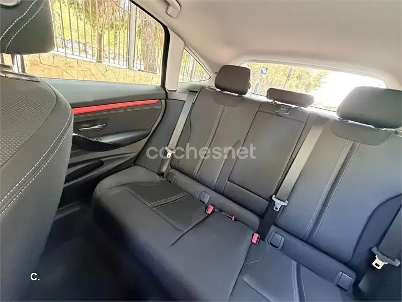 Usado BMW 318 150 CV (110 kW) 2018 Negro Berlina