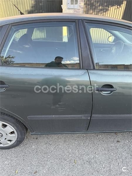 Usado Seat Ibiza Stella 64 CV (47 kW) 2003 Verde Utilitario