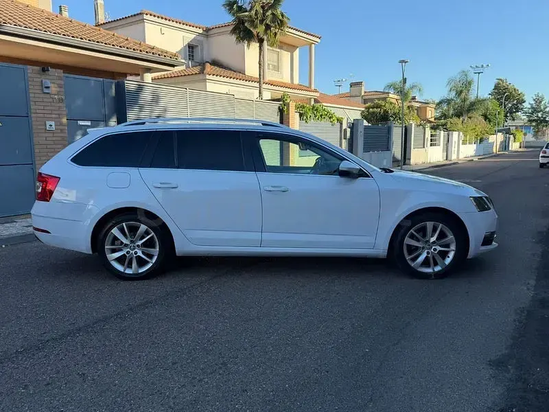 Usado Skoda Octavia Active 115 CV (84 kW) 2019 Blanco Familiar
