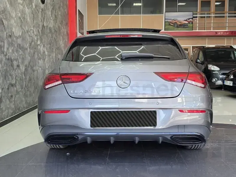 Usado Mercedes CLA220 Shooting Brake 190 CV (139 kW) 2021 Gris / plata Familiar