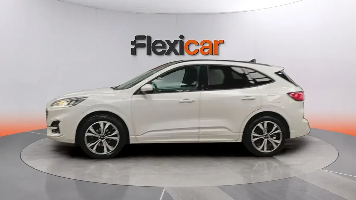 Usado Ford Kuga ST-Line 190 CV (139 kW) 2021 Blanco SUV
