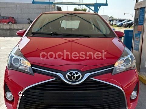 Rojo Usado 2016 Toyota Yaris Active Berlina | 9900 € (Buen precio) - Imagen 1/4