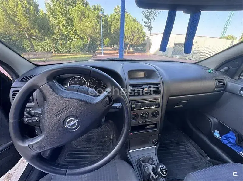 Usado Opel Astra Enjoy 105 CV (77 kW) 2004 Negro Berlina