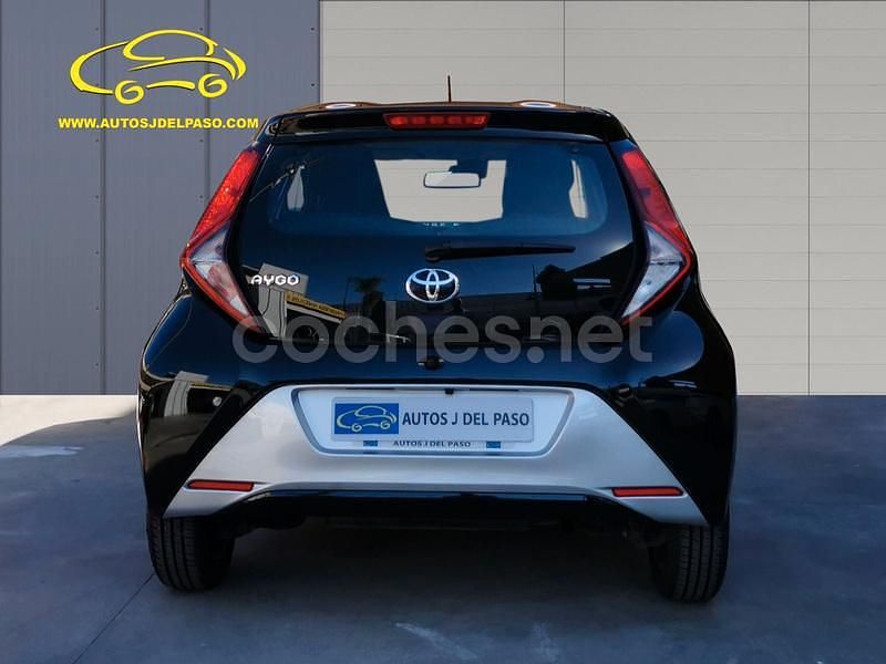 Usado Toyota Aygo 72 CV (52 kW) 2021 Negro Utilitario