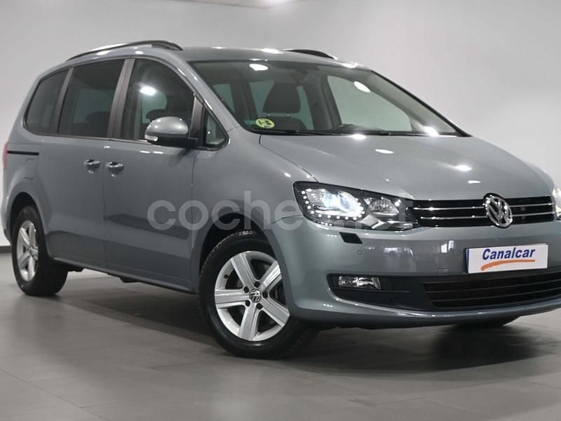 Usado VW Sharan Advance 140 CV (102 kW) 2014 Gris Monovolumen