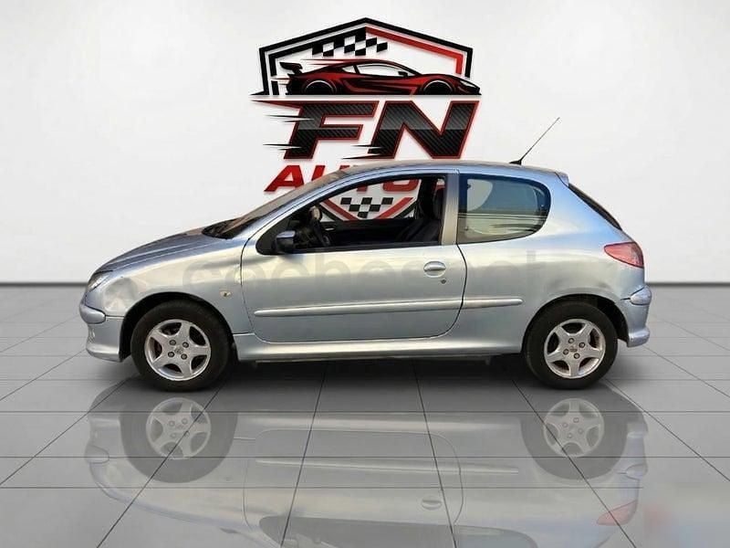 Usado Peugeot 206 70 CV (51 kW) 2006 Gris / plata Berlina