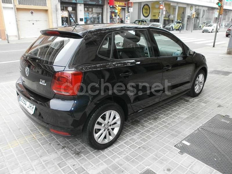 Usado VW Polo Advance 90 CV (66 kW) 2015 Negro Berlina
