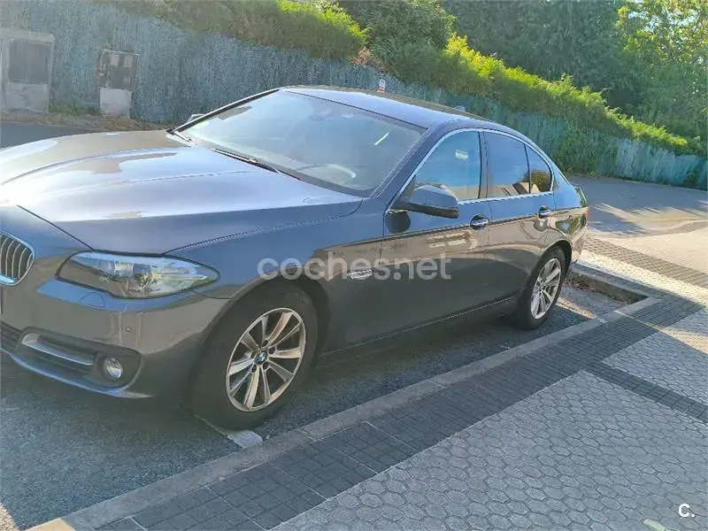 Usado BMW 518 Luxury Line 150 CV (110 kW) 2016 Gris / plata Berlina