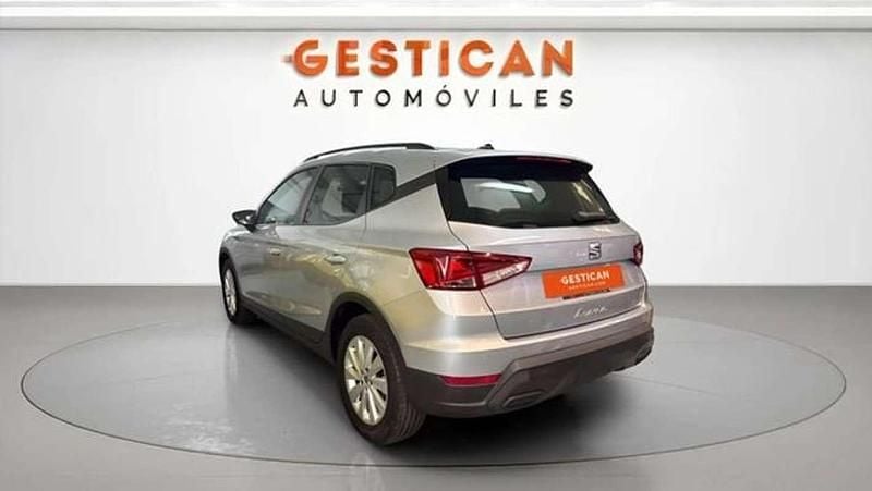 Usado Seat Arona Style 110 CV (80 kW) 2023 Gris SUV