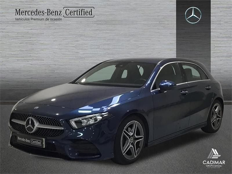 Azul Usado 2022 Mercedes A180 AMG line Berlina | 27.500 € (Precio justo) - Imagen 1/4