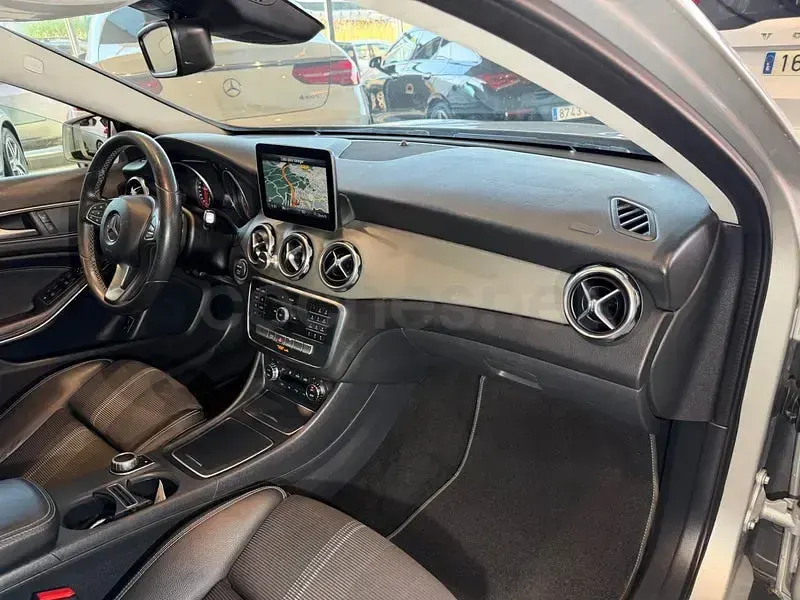 Usado Mercedes GLA200 136 CV (100 kW) 2017 Gris / plata SUV