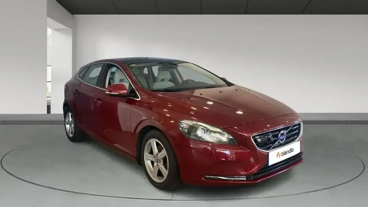Usado Volvo V40 Summum 115 CV (84 kW) 2014 Rojo