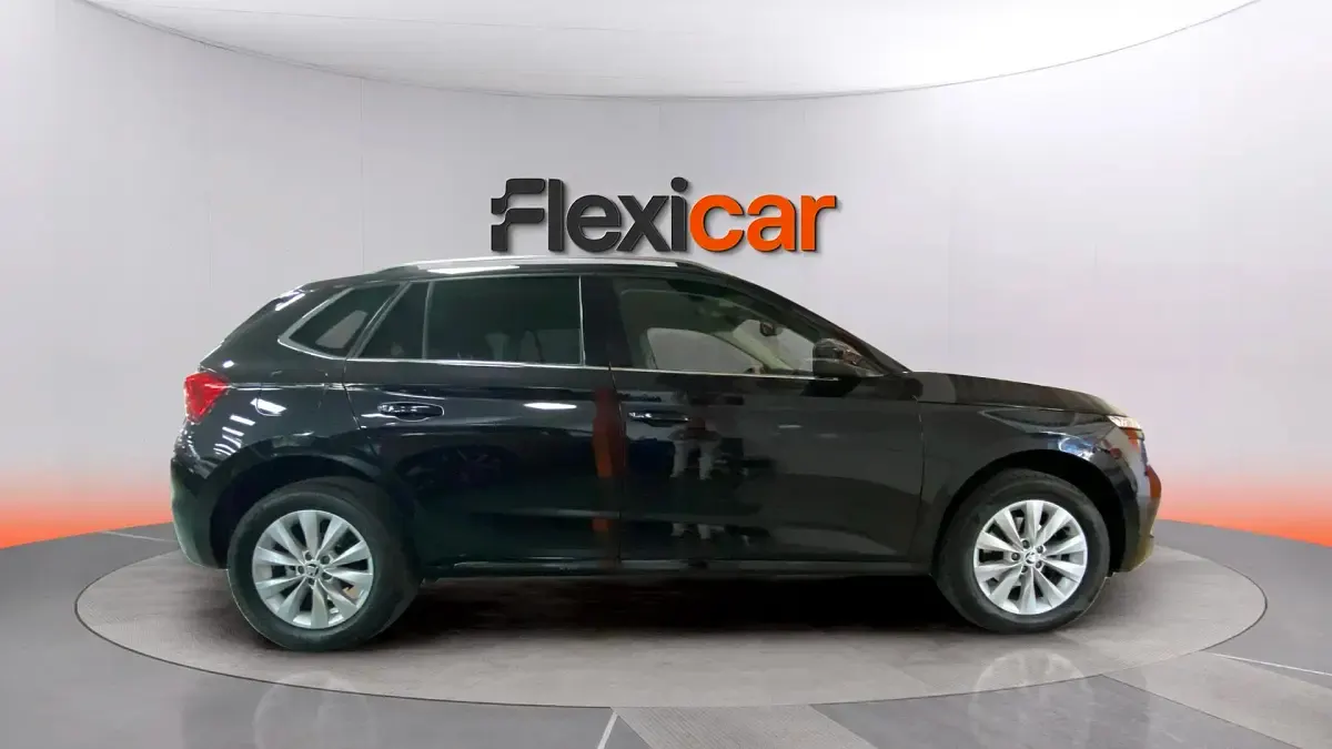 Usado Skoda Kamiq Active 110 CV (80 kW) 2022 Negro SUV