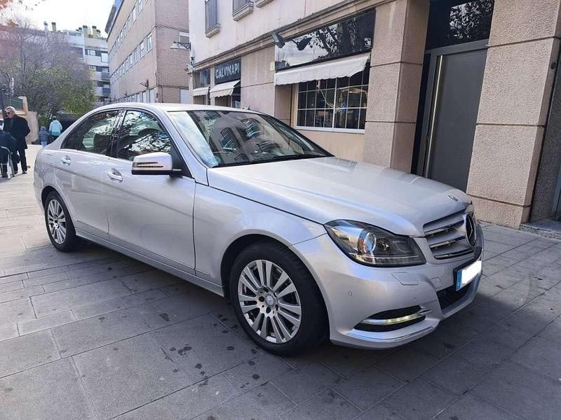 Usado Mercedes C180 Elegance 156 CV (114 kW) 2013 Plateado Berlina