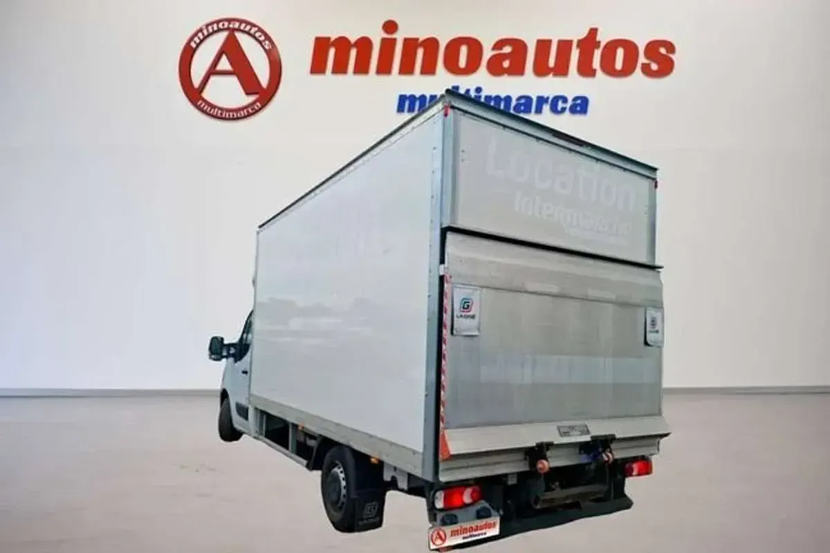 Usado Renault Master 145 CV (106 kW) 2024 Blanco Monovolumen