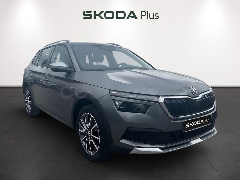 Usado Skoda Kamiq 110 CV (80 kW) 2022 Gris / plata SUV