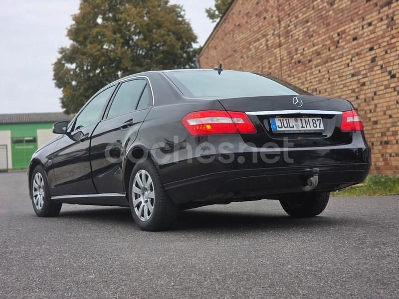 Usado Mercedes E220 Elegance 170 CV (125 kW) 2011 Negro Berlina