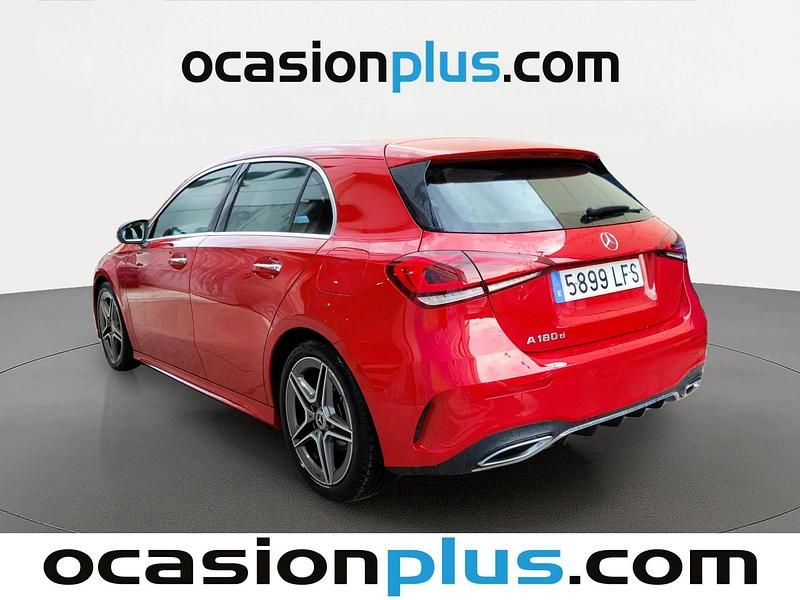 Usado Mercedes A180 AMG 116 CV (85 kW) 2020 Rojo Utilitario