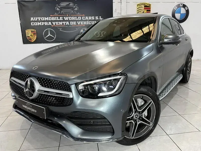 Usado Mercedes GLC300e 320 CV (235 kW) 2021 Gris / plata Coupe