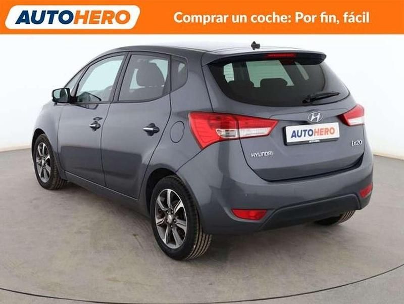 Usado Hyundai ix20 Comfort 125 CV (91 kW) 2016 Gris Utilitario