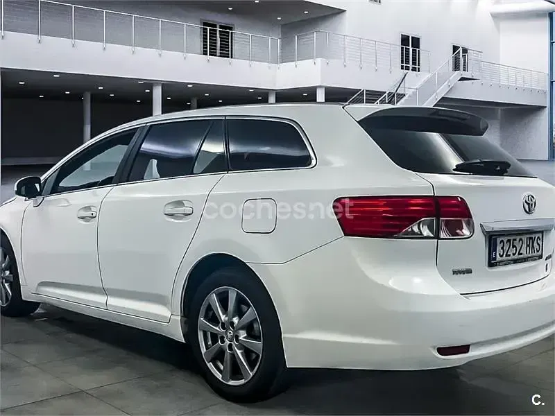 Usado Toyota Avensis Advance 150 CV (110 kW) 2012 Blanco Berlina