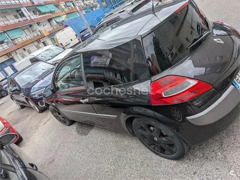 Usado Renault Mégane II Dynamique 105 CV (77 kW) 2007 Negro Berlina