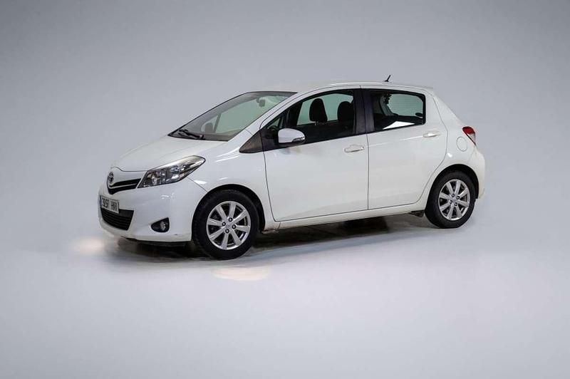 Blanco Usado 2013 Toyota Yaris Active Utilitario | 10.400 € (Precio justo) - Imagen 1/4