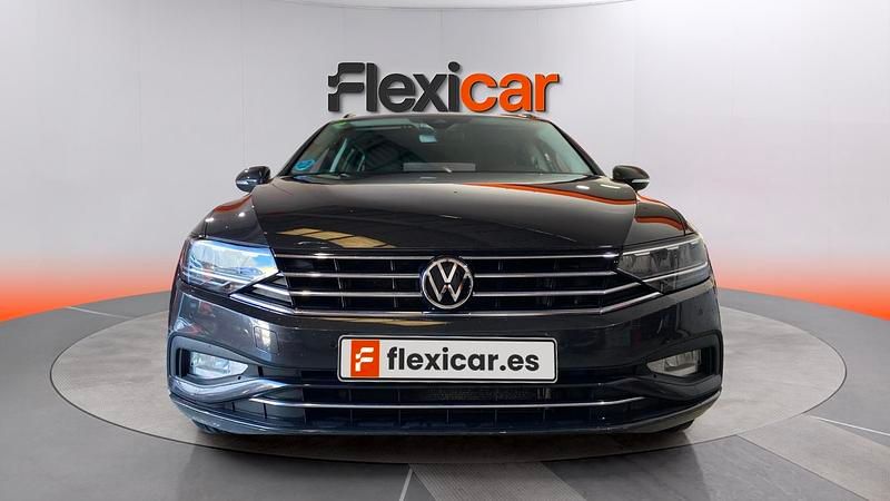 Begagnad VW Passat R-line 150 HK (110 kW) 2022 Svart Kombi
