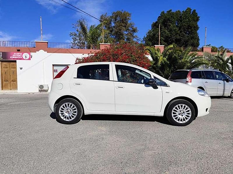 Usado Fiat Punto Lounge 69 CV (50 kW) 2013 Blanco Utilitario