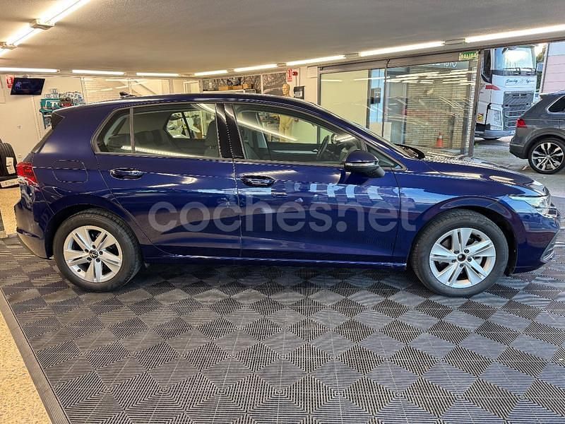 Usado VW Golf VIII Life 115 CV (84 kW) 2021 Azul Berlina
