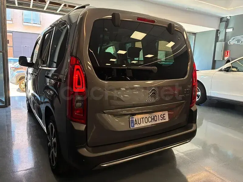 Usado Citroën Berlingo Shine 102 CV (75 kW) 2019 Gris / plata Monovolumen
