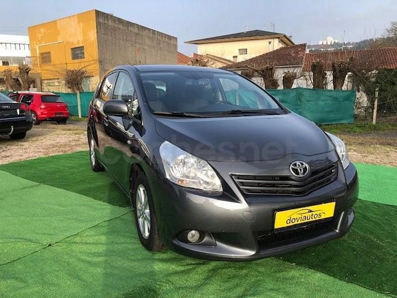 Usado Toyota Verso Active 126 CV (92 kW) 2009 Gris / plata Monovolumen