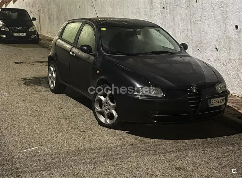 Usado Alfa Romeo 147 Progression 120 CV (88 kW) 2003 Negro Utilitario