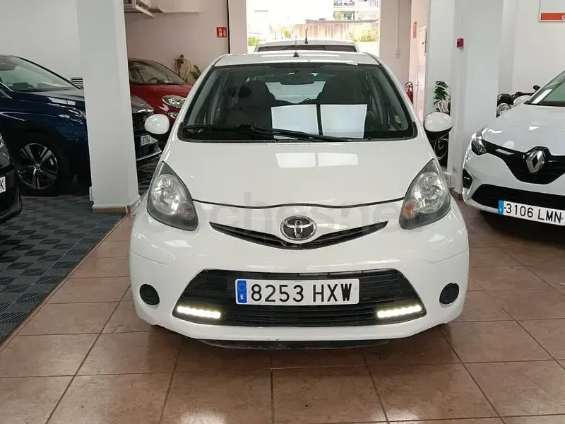 Usado Toyota Aygo City 68 CV (50 kW) 2014 Blanco Utilitario