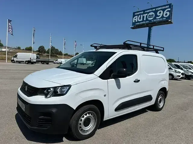 Usado Peugeot Partner 75 CV (55 kW) 2022 Blanco Monovolumen