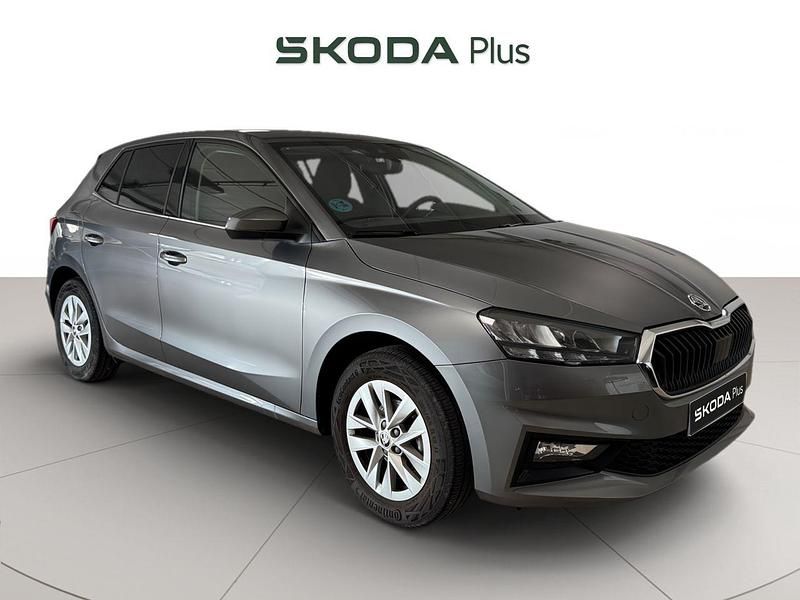 Gris Usado 2024 Skoda Fabia Selection Berlina | 16.490 € (Un poco caro) - Imagen 1/4