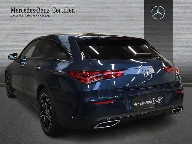 Usado Mercedes CLA200 Shooting Brake AMG line 150 CV (110 kW) 2023 Azul denim Familiar
