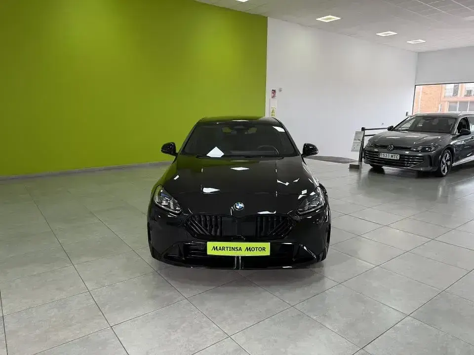 Begagnad BMW 120 M Sport 170 HK (125 kW) 2025 Svart Halvkombi