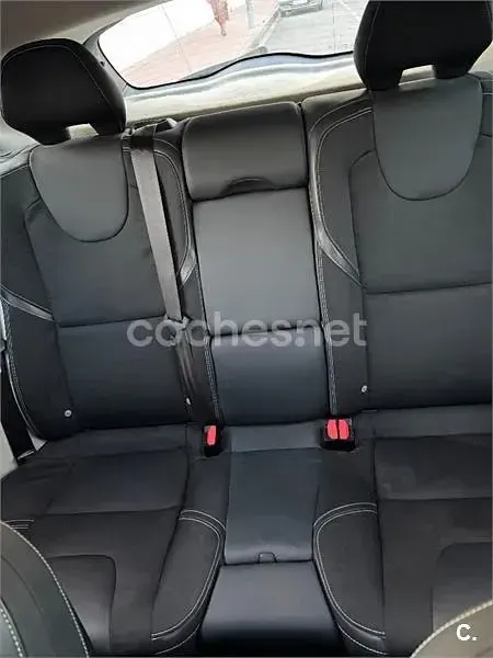 Usado Volvo V40 Momentum 150 CV (110 kW) 2013 Blanco Berlina